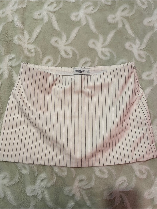 Abercrombie & Fitch Dresses & Skirts - Abercrombie & Fitch White Pinstripe Mini Skort